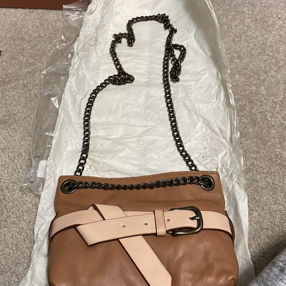 NWT Ann Taylor, small Crossbody bag. Zip top with inside pockets, chain strap - Picture 8 of 10